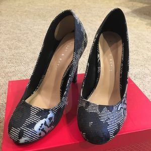 Navy/silver pumps
